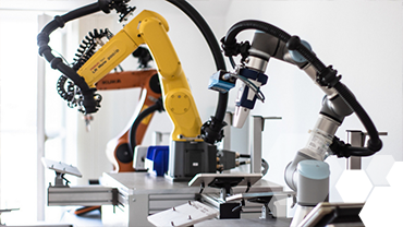 Oktat&oacute;robotjaink: KUKA, Fanuc, Universal Robots