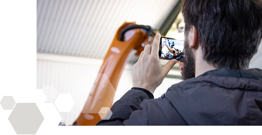 KUKA-Robot-X szakmai tal&aacute;lkoz&oacute;