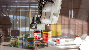 A rendezv&eacute;ny demo robotkarjait a KUKA Hung&aacute;ria biztos&iacute;totta sz&aacute;munkra