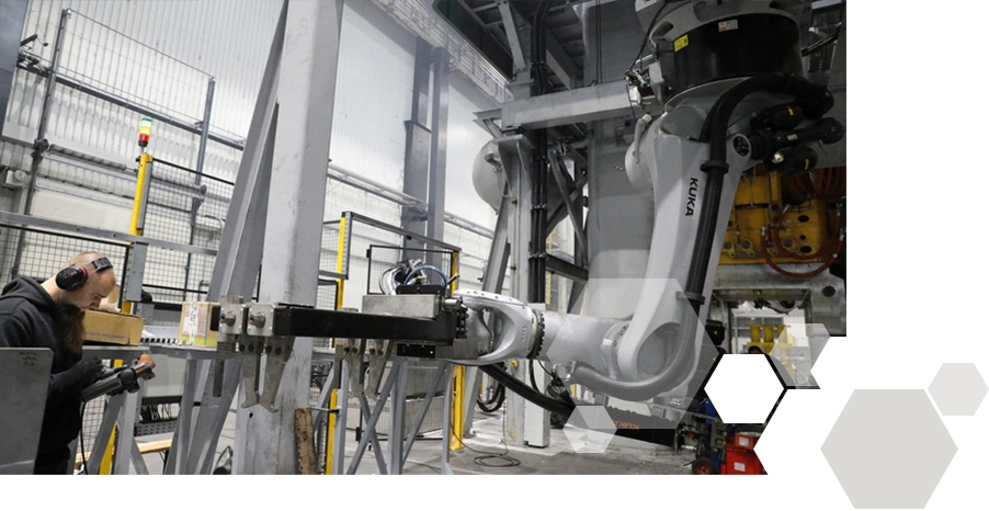 Robotos kov&aacute;csol&oacute; gy&aacute;rt&oacute;sort &eacute;p&iacute;tett&uuml;nk a R&Aacute;B&Aacute;ban