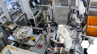 K&ouml;rasztalos konnektorszerelő robotcella elektronikai ipar